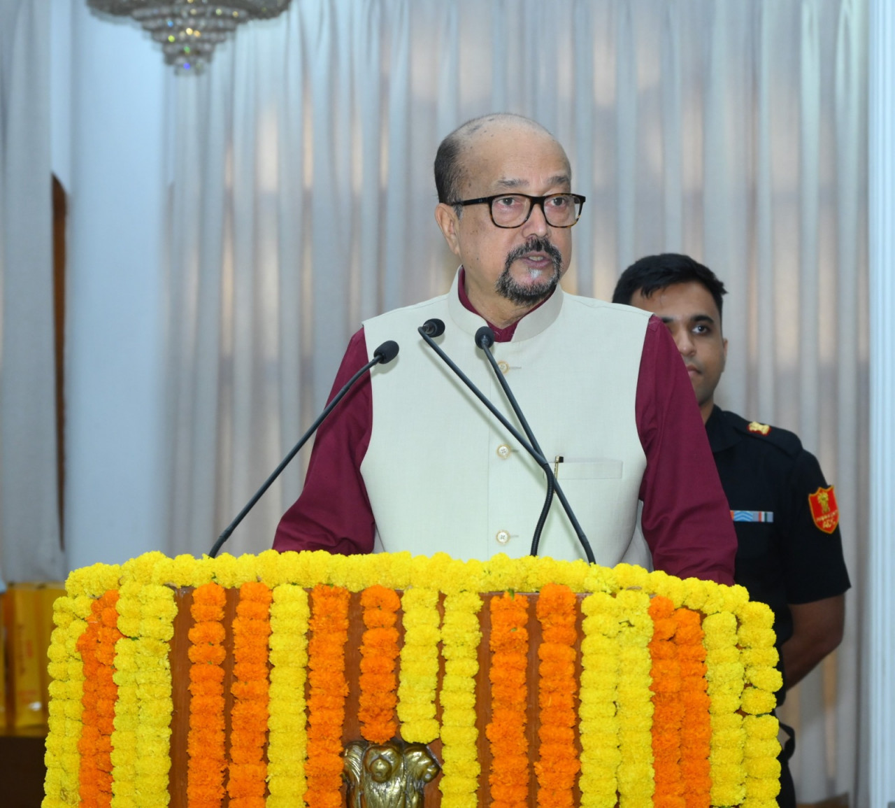 जीवन में ऐसा कार्य करें जिसमें केवल पाना नहीं, समाज को कुछ देना हो- राज्यपाल श्री रमेन डेका