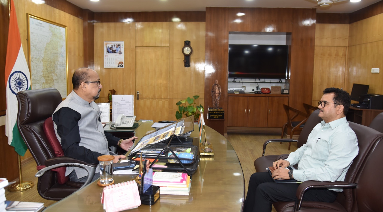 अवैध रेत उत्खनन पर राज्यपाल रमेन डेका सख्त बोलेः नदियों के अस्तित्व से खिलवाड़ मंजूर नहीं अवैध रेत उत्खनन पर राज्यपाल रमेन डेका सख्त बोलेः नदियों के अस्तित्व से खिलवाड़ मंजूर नहीं