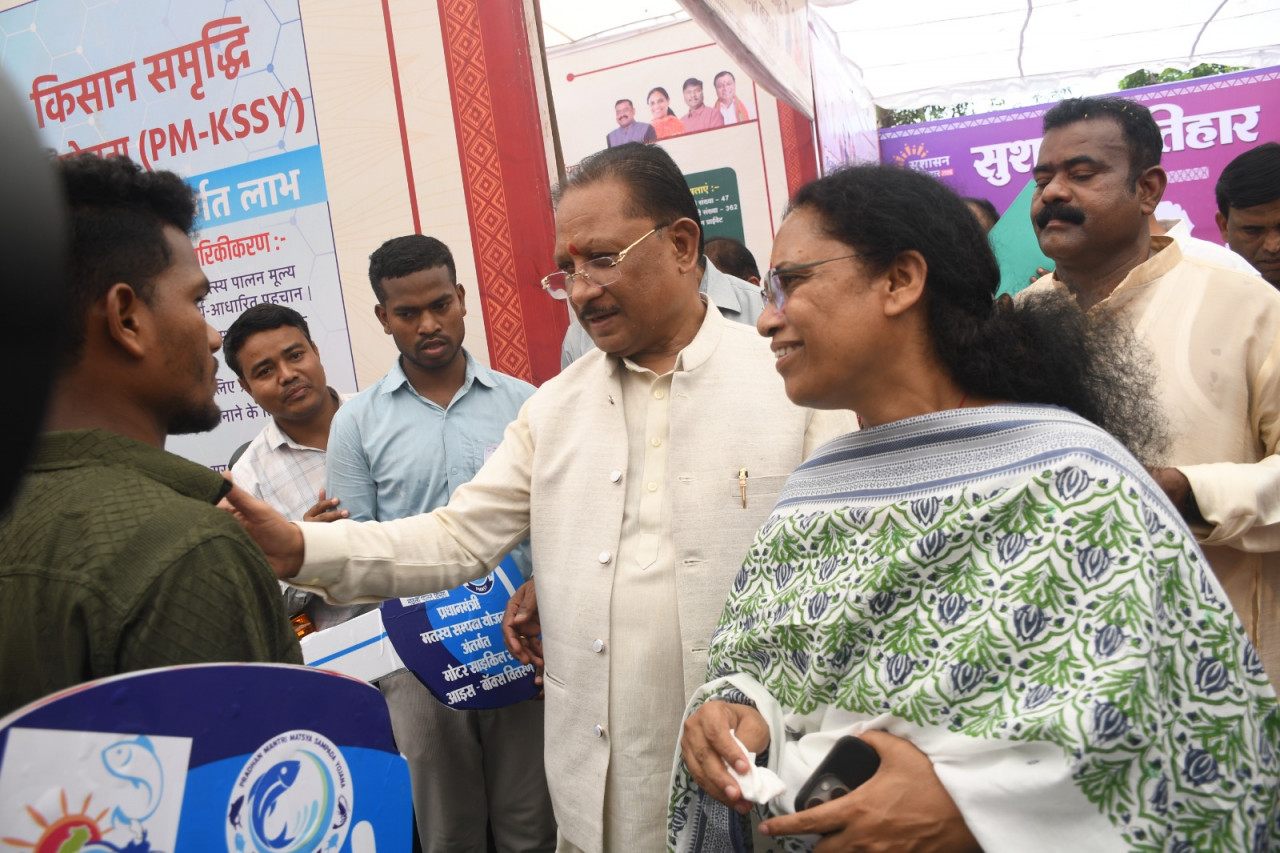 मत्स्य पालकों को मिली नई उड़ान, आजीविका सशक्त बनाने मुख्यमंत्री ने वितरित की आधुनिक सामग्री मत्स्य पालकों को मिली नई उड़ान, आजीविका सशक्त बनाने मुख्यमंत्री ने वितरित की आधुनिक सामग्री