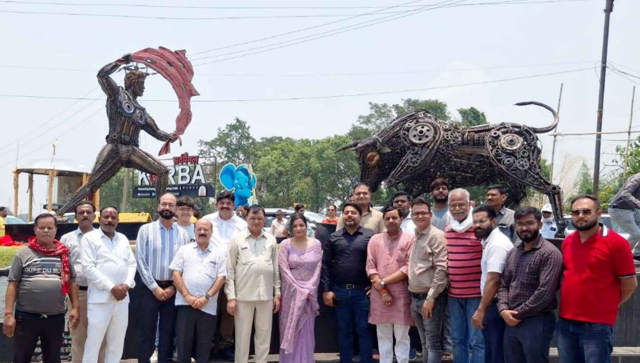 कोरबा का मेकओवर: डेढ़ टन की ‘बुल एंड मेटाडोर’ प्रतिमा बनी आकर्षण का केंद्र, चौराहों की बदली तस्वीर