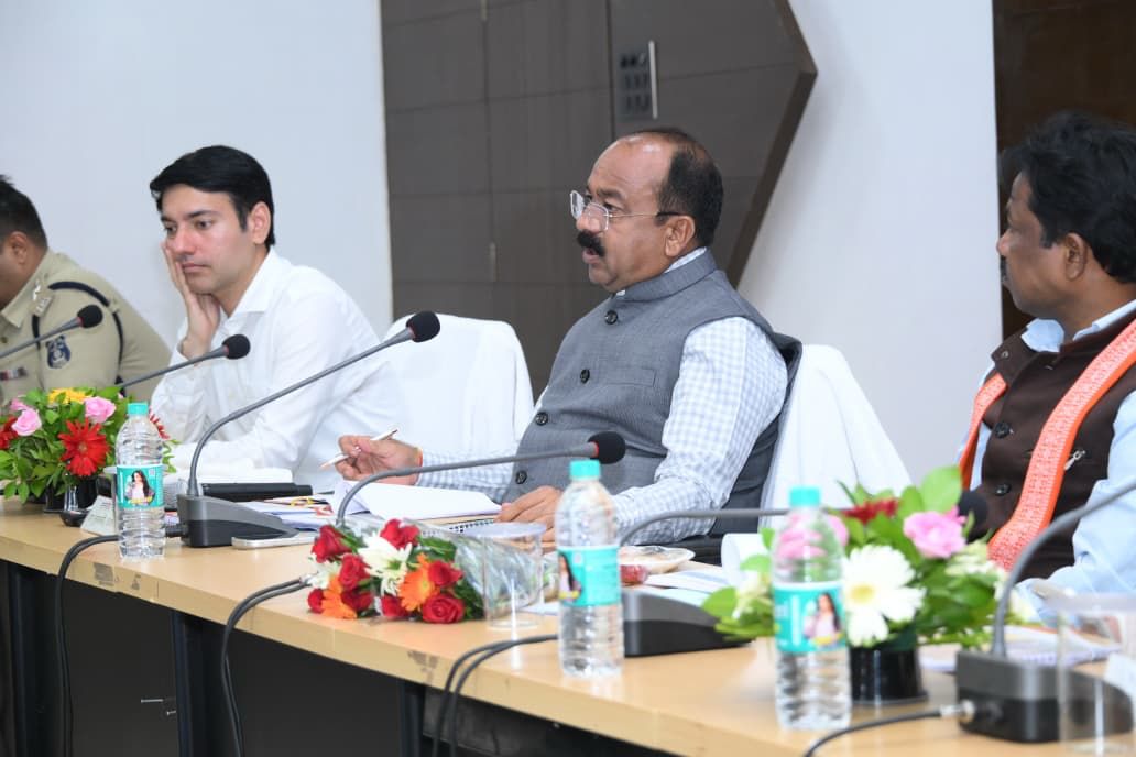 उप मुख्यमंत्री श्री अरुण साव ने स्वच्छता दीदियों के नियमित स्वास्थ्य जांच और सुरक्षा किट प्रदान करने के दिए निर्देश उप मुख्यमंत्री श्री अरुण साव ने स्वच्छता दीदियों के नियमित स्वास्थ्य जांच और सुरक्षा किट प्रदान करने के दिए निर्देश