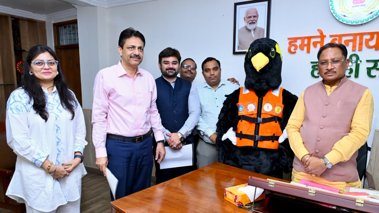 रायपुर बनेगा देश की जल क्रीड़ा राजधानी! CM साय ने लॉन्च किया राष्ट्रीय कायाकिंग-केनोईंग प्रतियोगिता का मस्कट ‘पहाड़ी मैना’