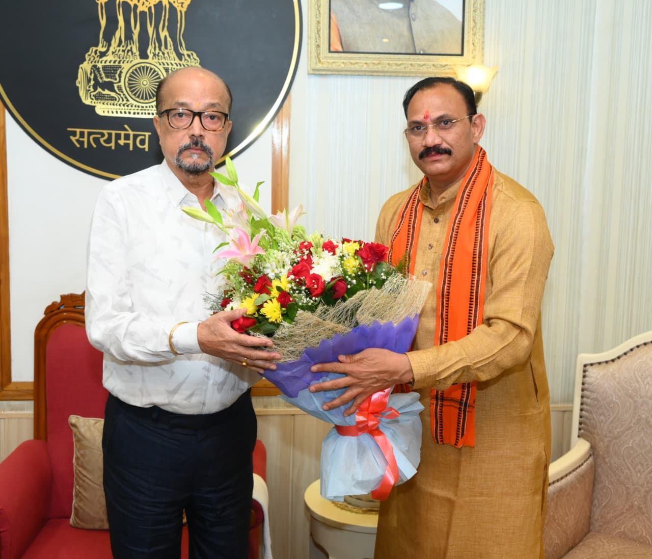 राज्यपाल श्री डेका से स्वास्थ्य एवं परिवार कल्याण मंत्री श्री जायसवाल ने की भेंट