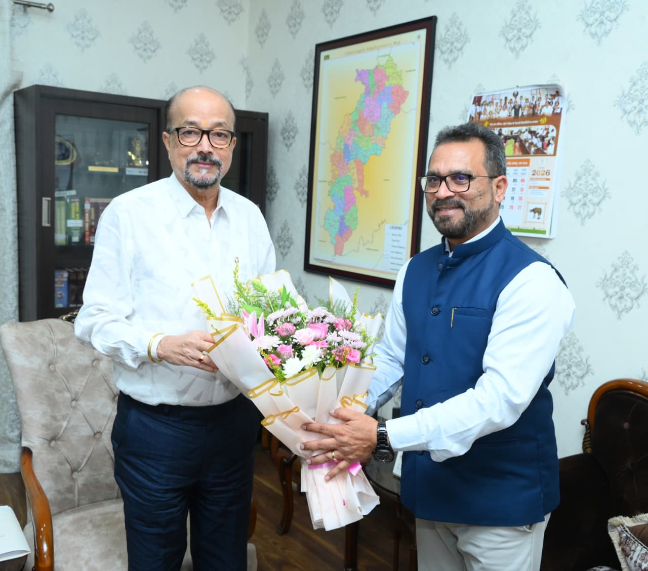 राज्यपाल श्री डेका से प्रधान मुख्य वन संरक्षक श्री अरुण कुमार पाण्डेय ने की सौजन्य भेंट