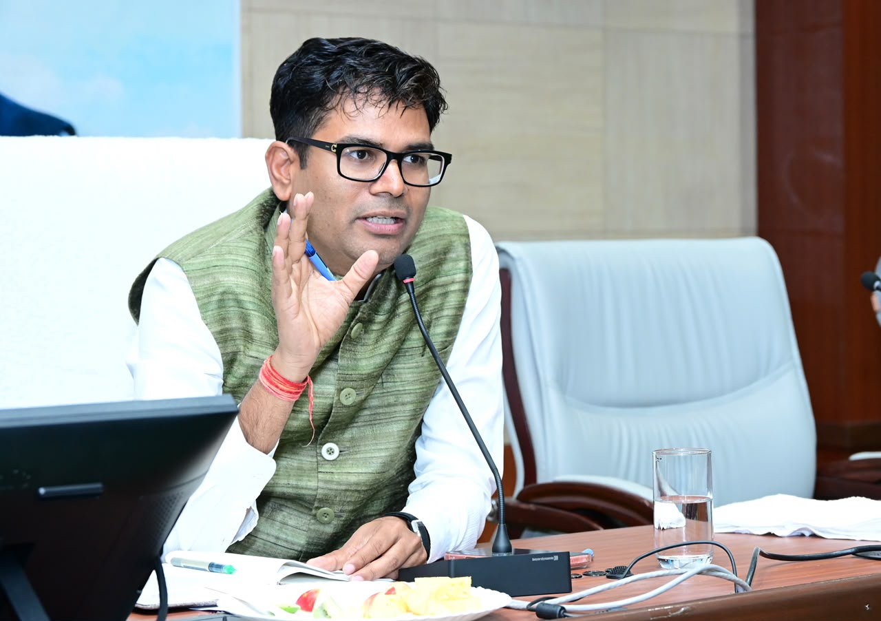 आवास एवं पर्यावरण मंत्री श्री ओपी चौधरी ने विभिन्न आवासीय कॉलोनियों के प्रतिनिधियों के साथ की बैठक