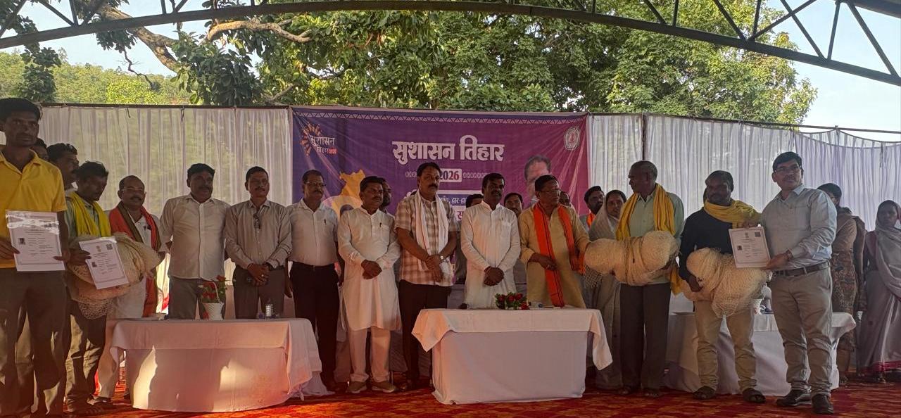 सुशासन तिहार में मछुआ सहकारी समिति को मिला एनएफडीपी प्रमाण पत्र और मत्स्य जाल