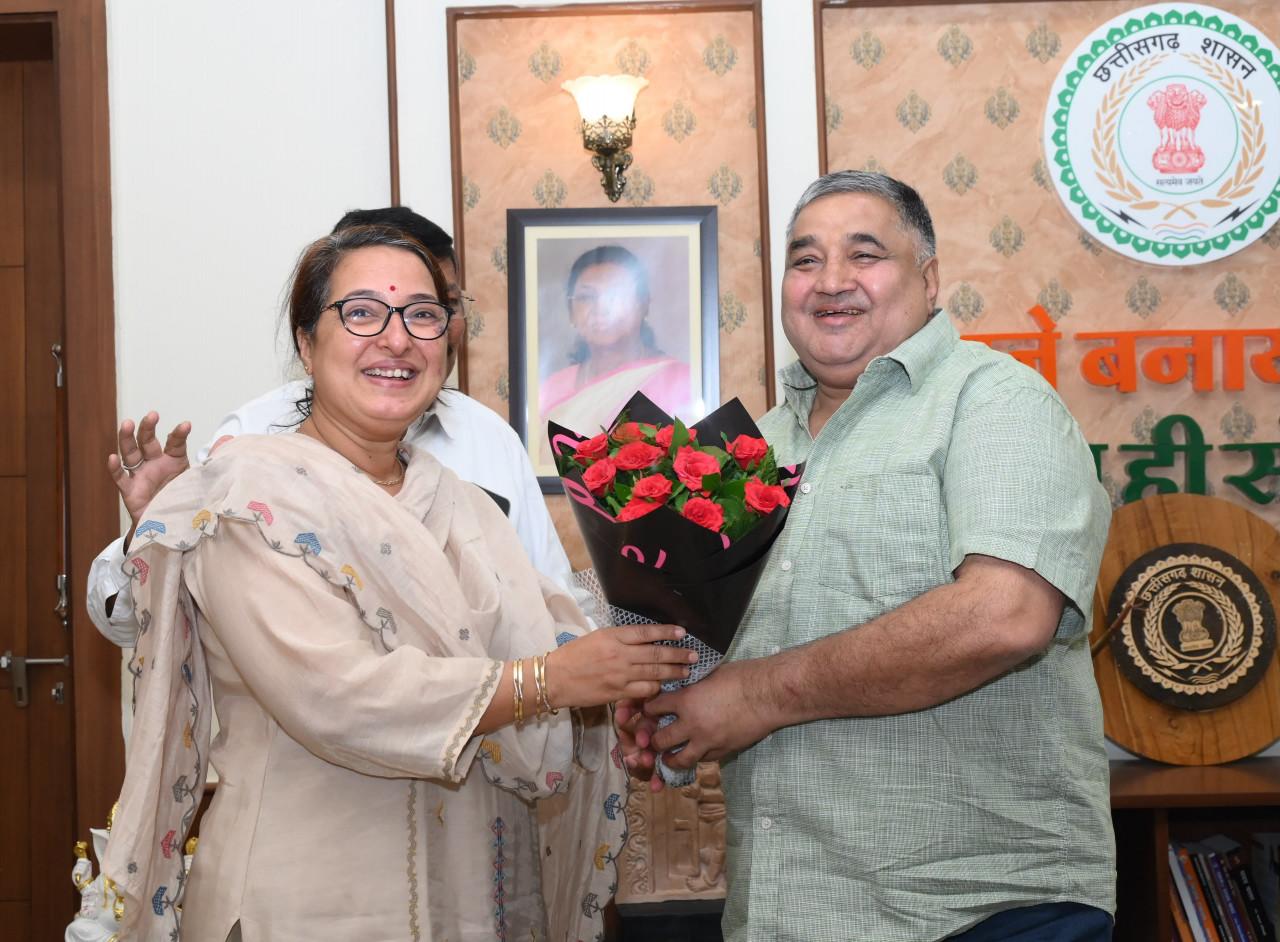 सिंधी अकादमी की अध्यक्ष सुषमा जेठानी ने मंत्री राजेश अग्रवाल से की सौजन्य मुलाकात सिंधी अकादमी की अध्यक्ष सुषमा जेठानी ने मंत्री राजेश अग्रवाल से की सौजन्य मुलाकात
