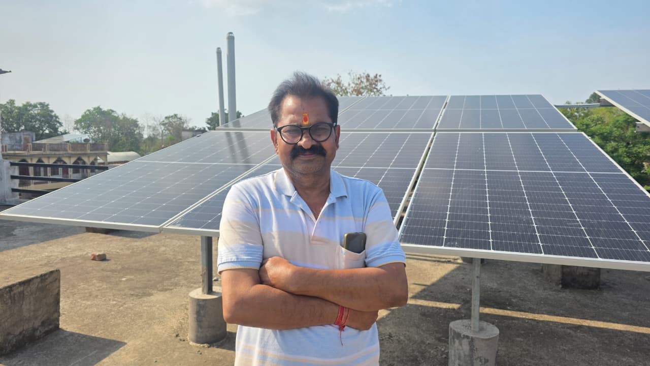 पीएम सूर्य घर-मुफ्त बिजली योजना से ग्राम कंठी के उमाकांत चौधरी बने ऊर्जादाता