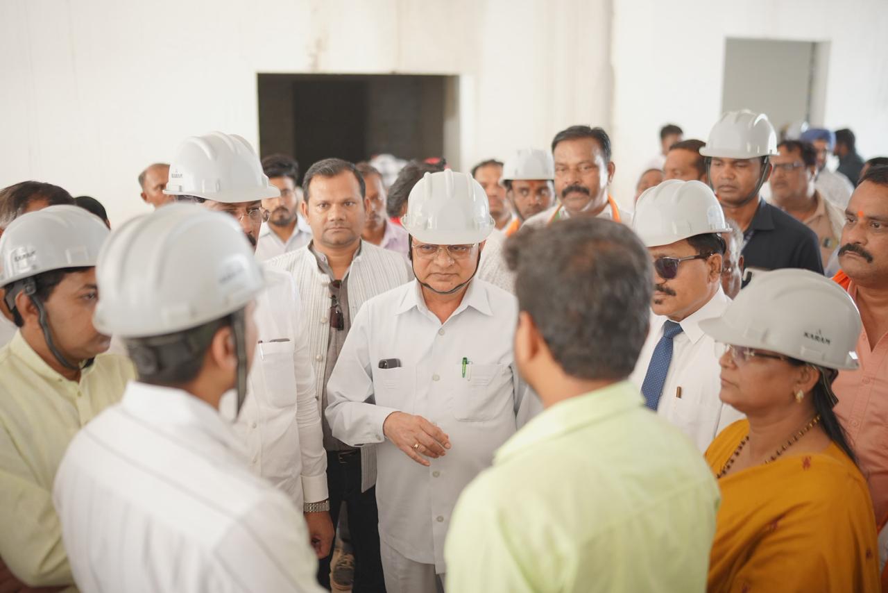 वाणिज्य उद्योग एंव श्रम मंत्री श्री लखनलाल देवांगन ने निर्माणाधीन मेडिकल कॉलेज का किया निरीक्षण वाणिज्य उद्योग एंव श्रम मंत्री श्री लखनलाल देवांगन ने निर्माणाधीन मेडिकल कॉलेज का किया निरीक्षण