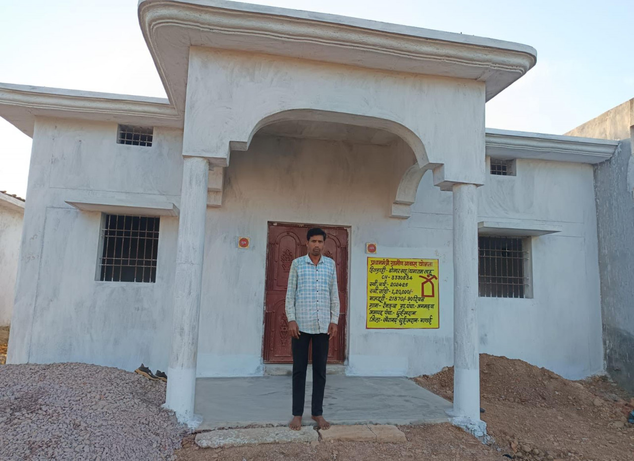 कच्चे मकान से पक्के आशियाने तक : प्रधानमंत्री आवास योजना ने बदली डोमार साहू के परिवार की जिंदगी’