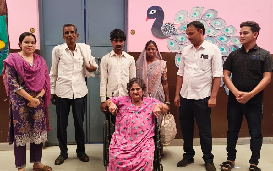 दो साल बाद बेटे से मिली मां : समझाइश रंग लाई तो आंसुओं के साथ हुई घर वापसी दो साल बाद बेटे से मिली मां : समझाइश रंग लाई तो आंसुओं के साथ हुई घर वापसी