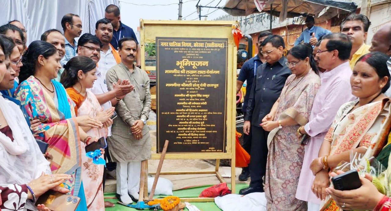 उद्योग मंत्री श्री लखनलाल देवांगन ने सड़क डामरीकरण का कार्य प्रारंभ कराया