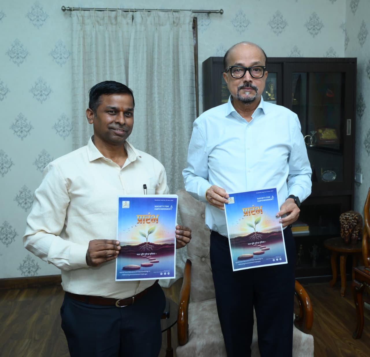 राज्यपाल श्री रमेन डेका ने “प्रारंभ” पत्रिका के विशेषांक का किया विमोचन राज्यपाल श्री रमेन डेका ने “प्रारंभ” पत्रिका के विशेषांक का किया विमोचन