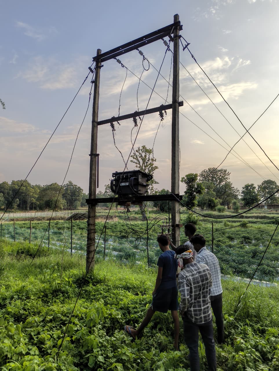 मुख्यमंत्री कैंप कार्यालय की त्वरित पहल से ग्राम बोड़ालाता में बहाल हुई बिजली व्यवस्था