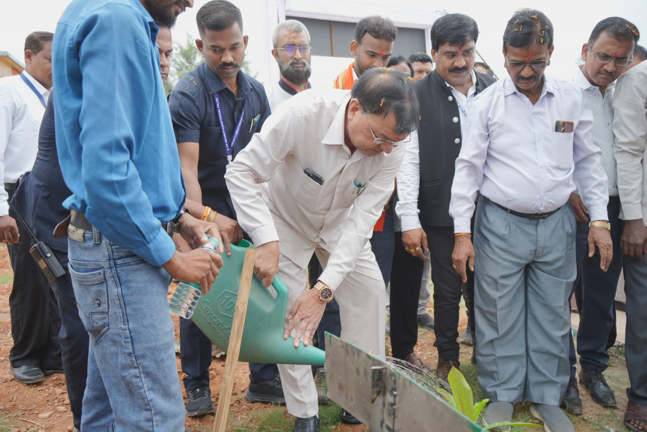 ‘‘एक पेड़ मां के नाम‘‘ अभियान के तहत मंत्री श्री लखन लाल देवांगन ने किया पौधरोपण, दिया पर्यावरण संरक्षण का संदेश