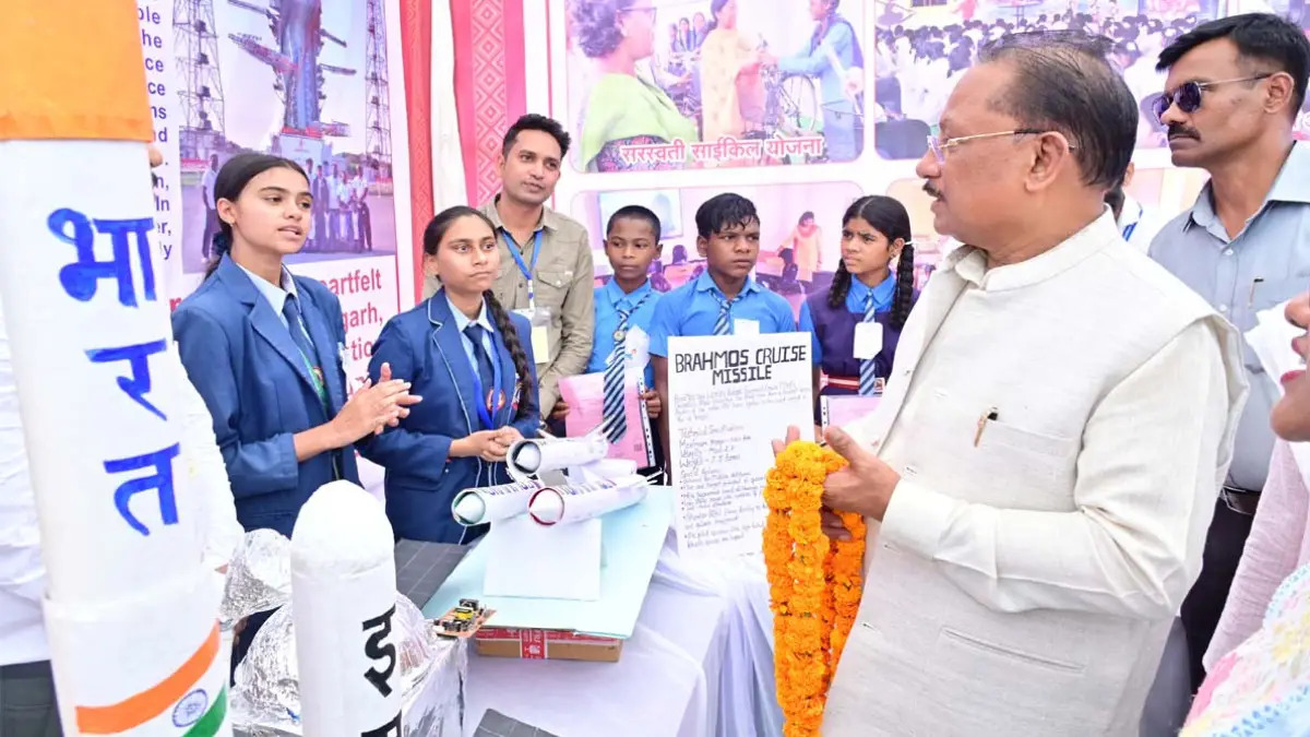 हरिकोटा से लौटे बच्चों ने मुख्यमंत्री को सुनाए अंतरिक्ष विज्ञान के रोमांचक अनुभव हरिकोटा से लौटे बच्चों ने मुख्यमंत्री को सुनाए अंतरिक्ष विज्ञान के रोमांचक अनुभव