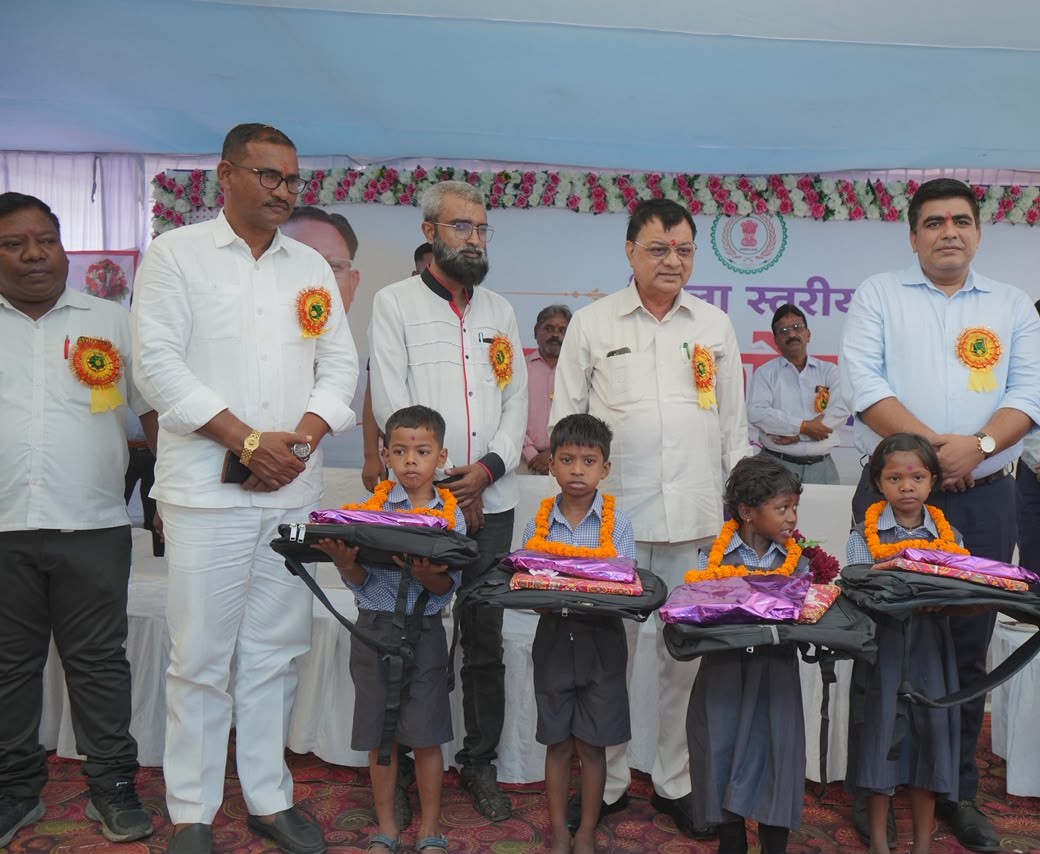 शिक्षा से बड़ा कोई धन नहीं, लक्ष्य निर्धारित कर मेहनत करें विद्यार्थी: मंत्री श्री लखन लाल देवांगन