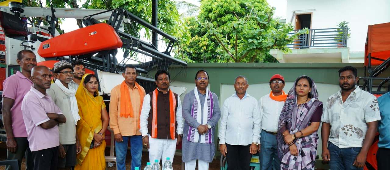 बीजापुर के सूदुर अंचल मांझीगुड़ा पहुंचे कृषि मंत्री श्री रामविचार नेताम