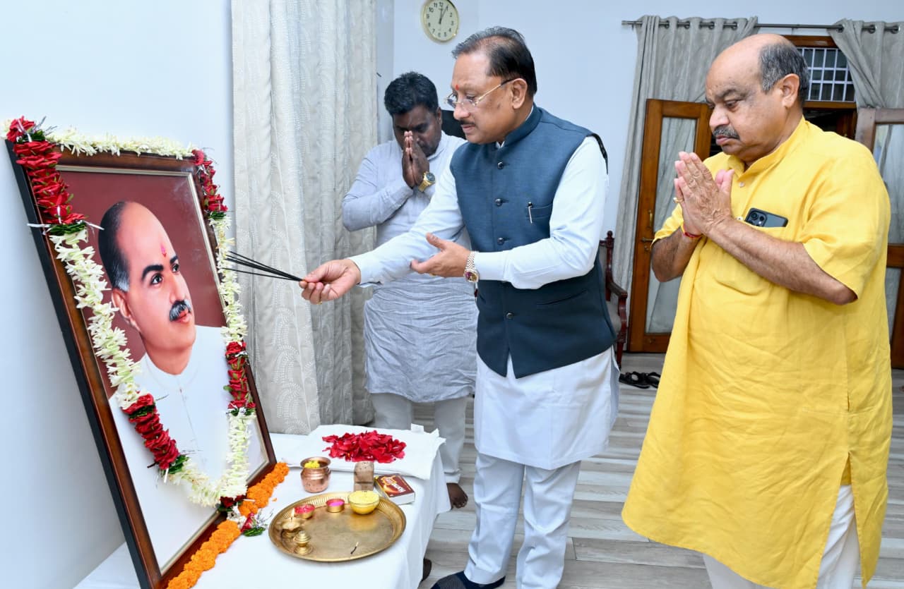 मुख्यमंत्री श्री विष्णुदेव साय ने डॉ. श्यामा प्रसाद मुखर्जी की 125वीं जयंती पर उन्हें किया नमन मुख्यमंत्री श्री विष्णुदेव साय ने डॉ. श्यामा प्रसाद मुखर्जी की 125वीं जयंती पर उन्हें किया नमन