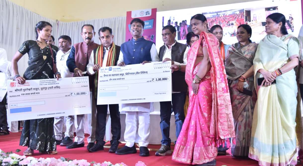 बस्तर की मातृशक्ति आज समाज में बदलाव की सशक्त वाहक- वन मंत्री केदार कश्यप बस्तर की मातृशक्ति आज समाज में बदलाव की सशक्त वाहक- वन मंत्री केदार कश्यप