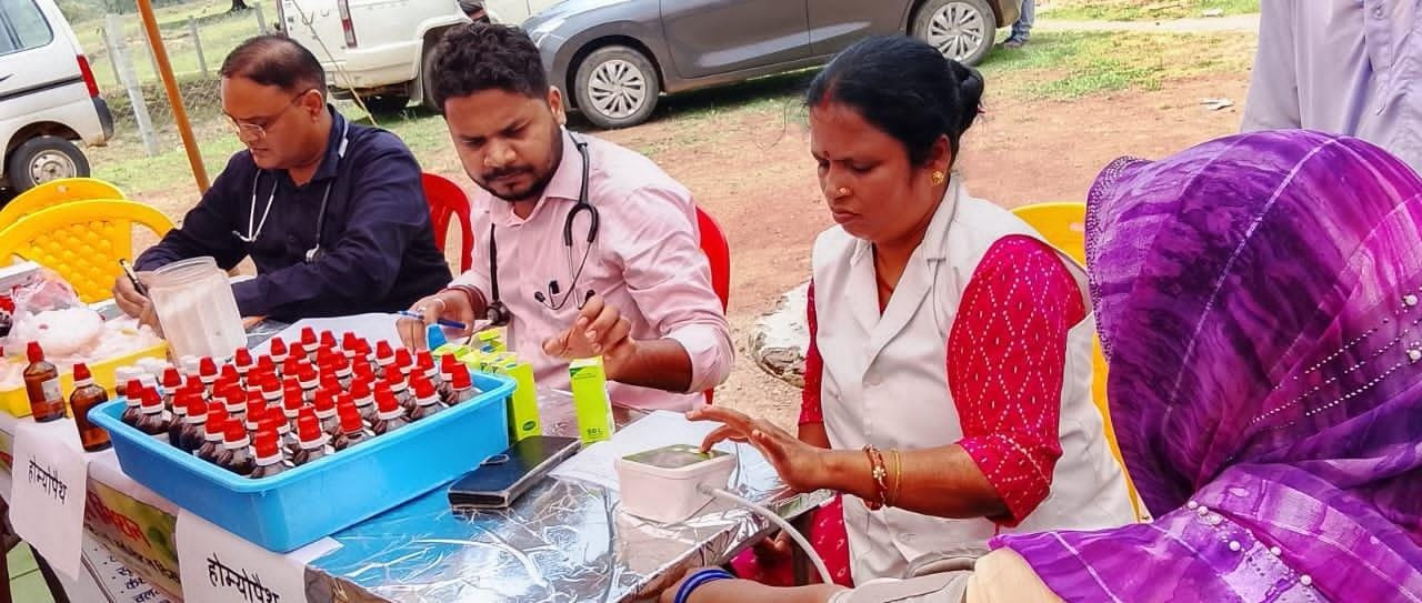 वर्षा ऋतु में स्वास्थ्य सुरक्षा को प्राथमिकता, गांव-गांव पहुंच रही स्वास्थ्य सेवाएं वर्षा ऋतु में स्वास्थ्य सुरक्षा को प्राथमिकता, गांव-गांव पहुंच रही स्वास्थ्य सेवाएं