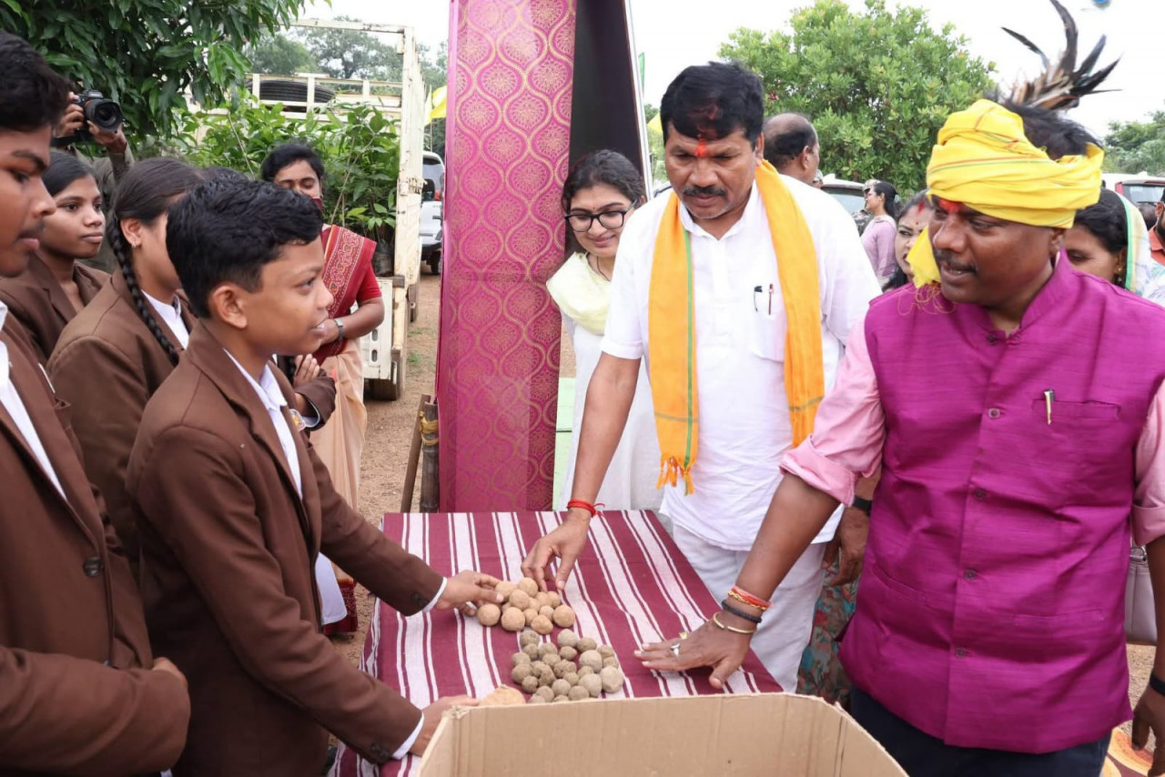 नारायणपुर में वन महोत्सव का भव्य आयोजन