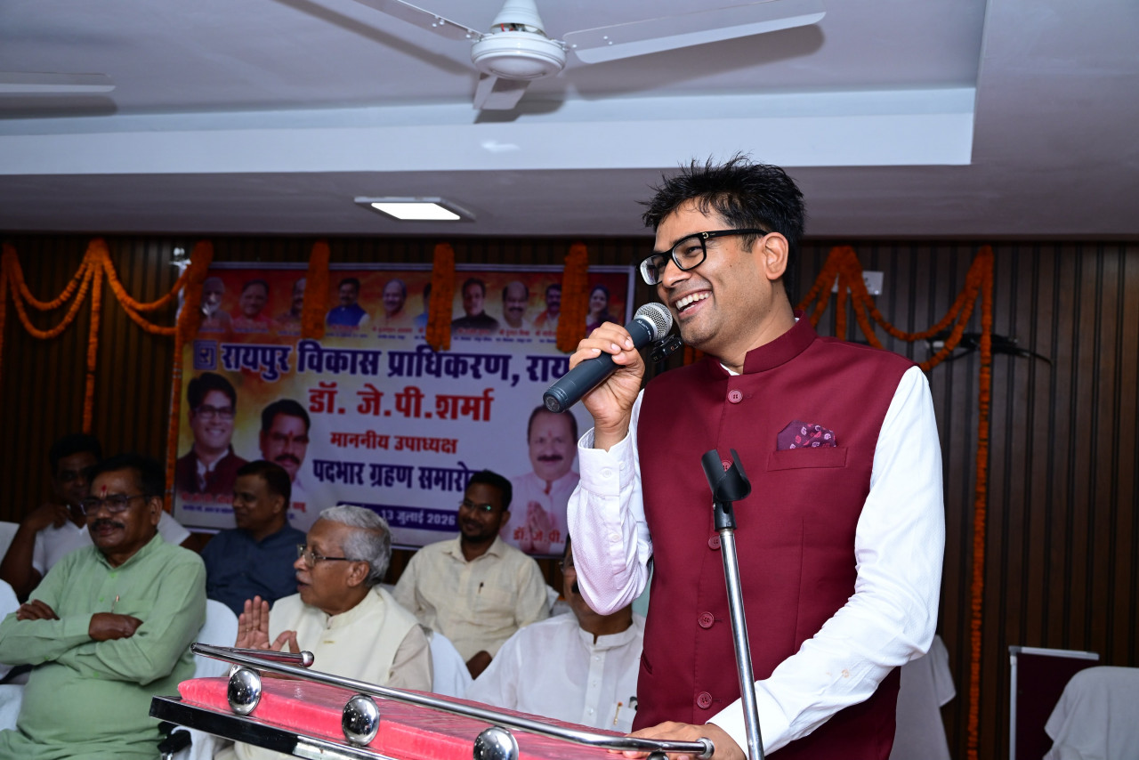 रायपुर विकास प्राधिकरण के नए उपाध्यक्ष डॉ. जय प्रकाश शर्मा ने संभाला पदभार रायपुर विकास प्राधिकरण के नए उपाध्यक्ष डॉ. जय प्रकाश शर्मा ने संभाला पदभार