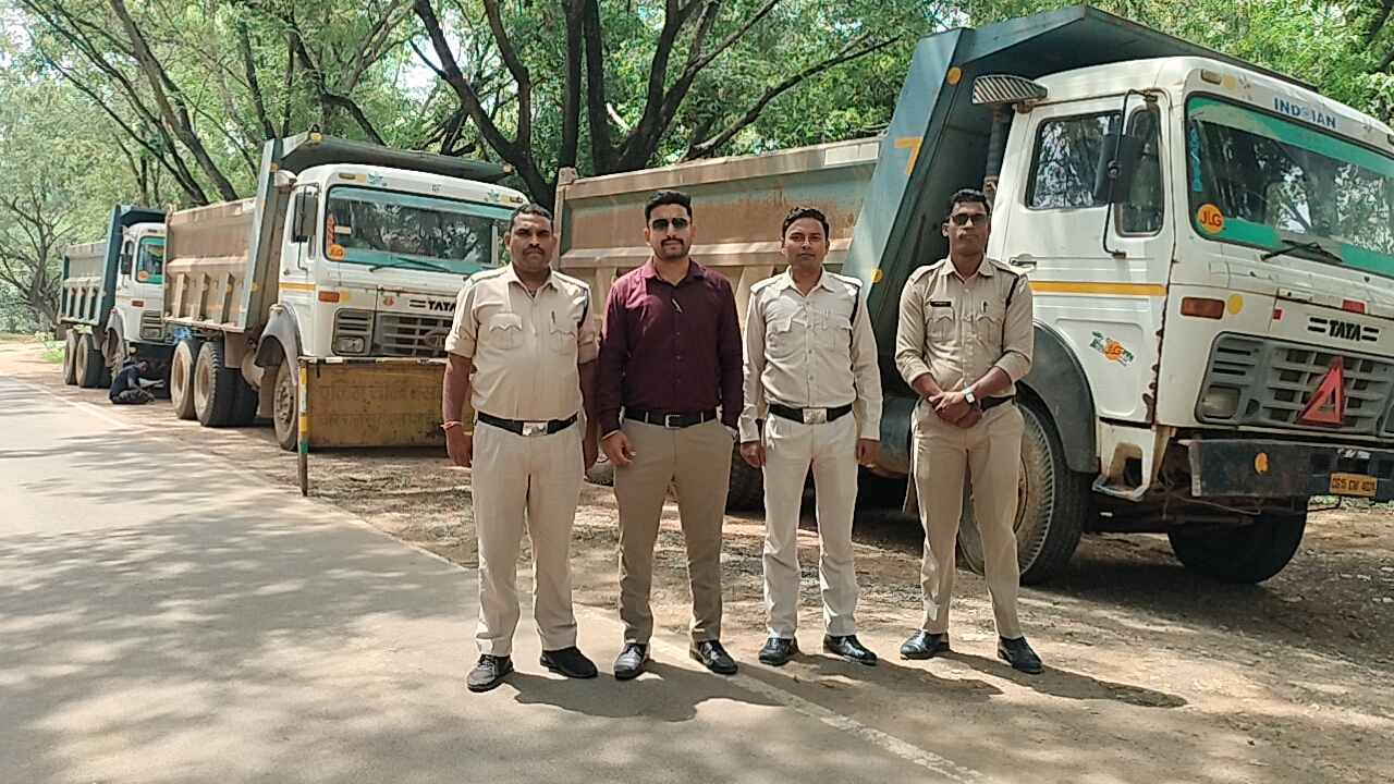 अवैध रेत उत्खनन एवं परिवहन पर प्रदेशभर में सख्त कार्रवाई अवैध रेत उत्खनन एवं परिवहन पर प्रदेशभर में सख्त कार्रवाई