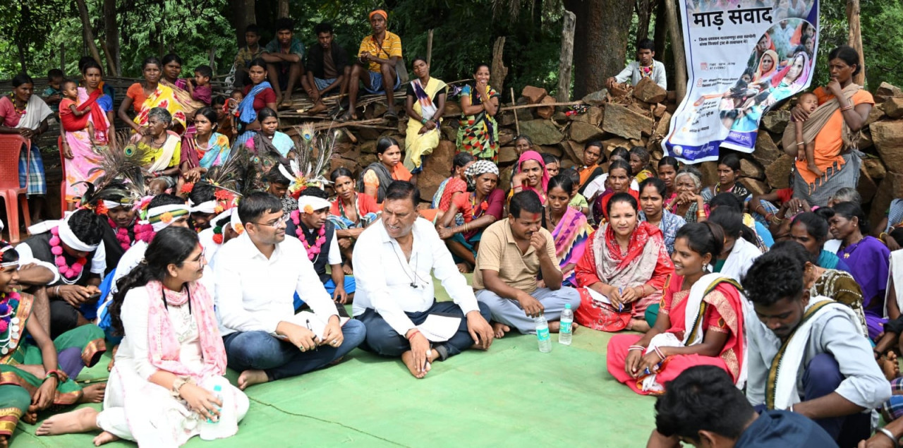 अबूझमाड़ के अंधेरे को चीर कर पहुंची शिक्षा की रोशनी अबूझमाड़ के अंधेरे को चीर कर पहुंची शिक्षा की रोशनी