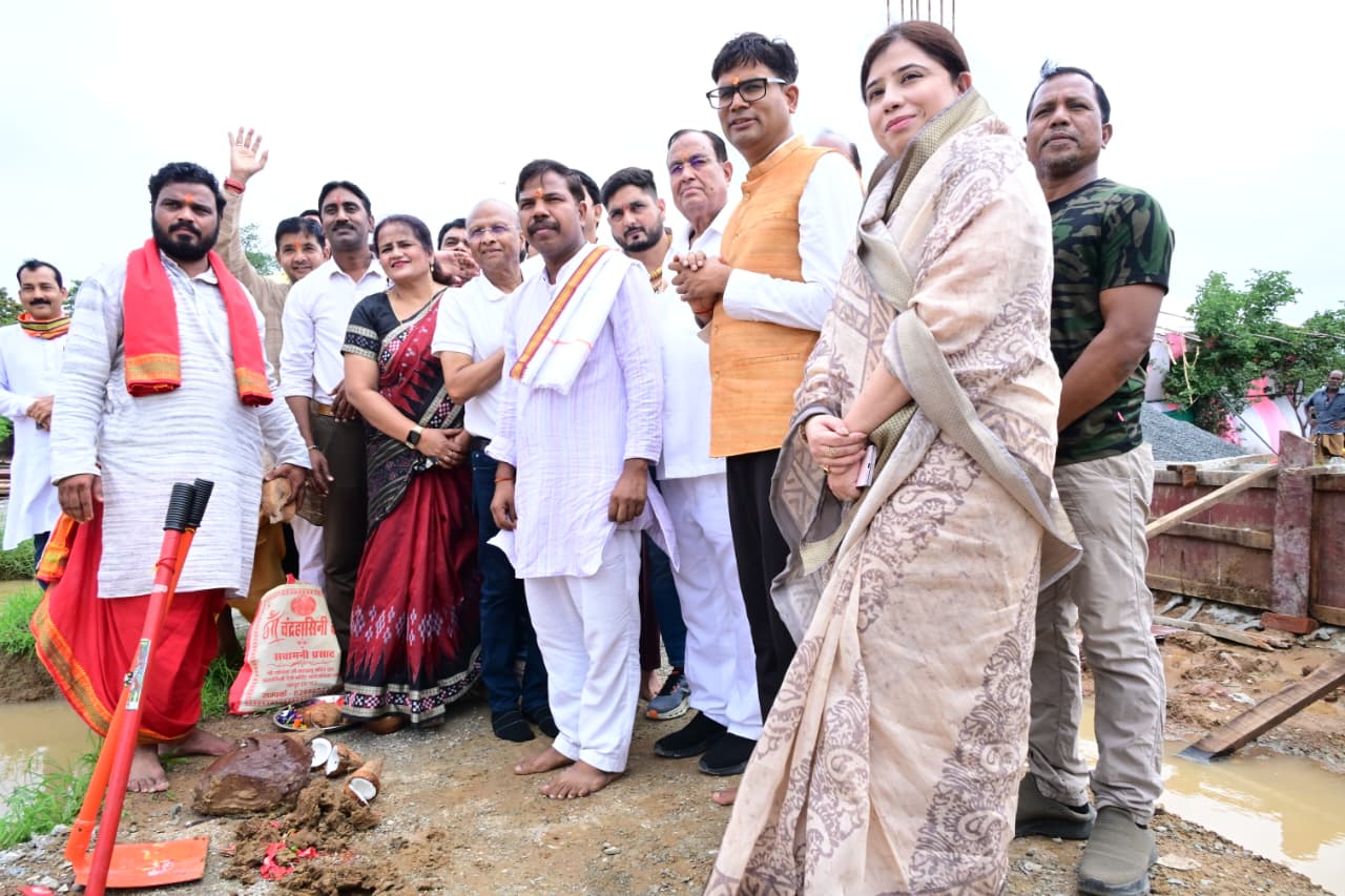 माँ चन्द्रहासिनी आरोग्य धाम बनेगा जनसेवा का नया केंद्र : वित्त मंत्री श्री ओपी चौधरी माँ चन्द्रहासिनी आरोग्य धाम बनेगा जनसेवा का नया केंद्र : वित्त मंत्री श्री ओपी चौधरी