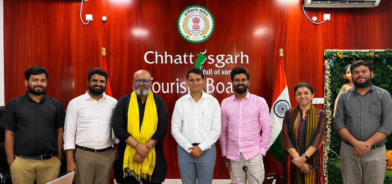 ‘भारत भाग्य विधाता‘ फिल्म के लेखक-निर्देशक श्री मनोज तापड़िया तथा फिल्म निर्माता श्री आदि शर्मा ने की छत्तीसगढ़ टूरिज्म बोर्ड के एमडी श्री विवेक आचार्य से सौजन्य मुलाकात ‘भारत भाग्य विधाता‘ फिल्म के लेखक-निर्देशक श्री मनोज तापड़िया तथा फिल्म निर्माता श्री आदि शर्मा ने की छत्तीसगढ़ टूरिज्म बोर्ड के एमडी श्री विवेक आचार्य से सौजन्य मुलाकात