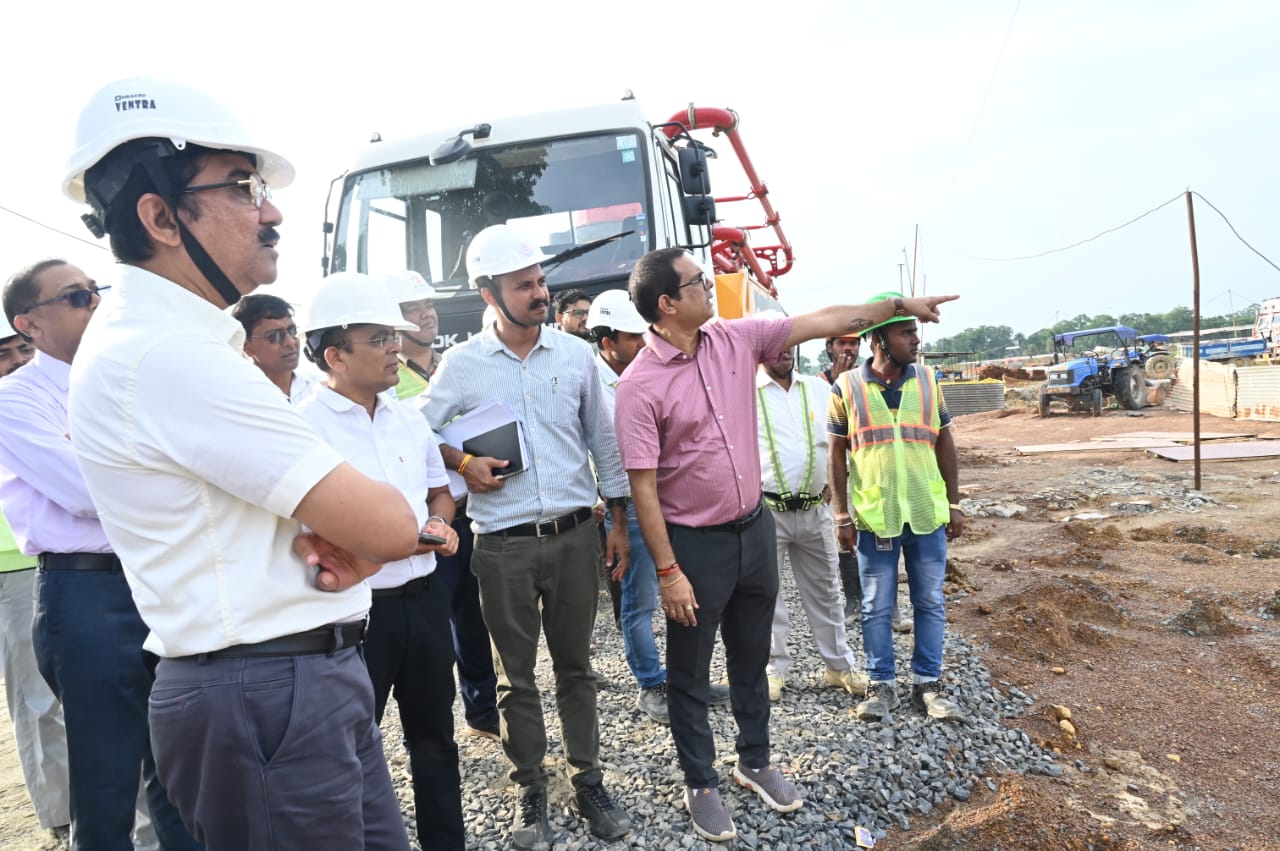 बिलासपुर संभागायुक्त ने निर्माणाधीन मेडिकल कॉलेज का किया निरीक्षण