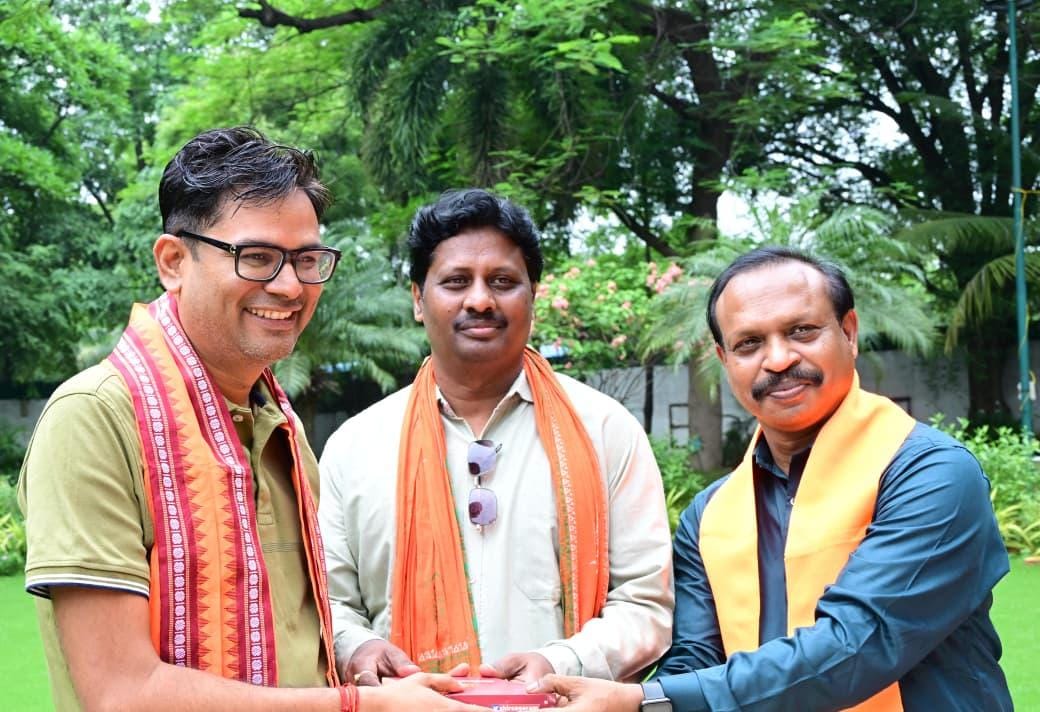 रायगढ़ के अधिवक्ताओं ने वित्त मंत्री श्री ओपी चौधरी से की आत्मीय मुलाकात