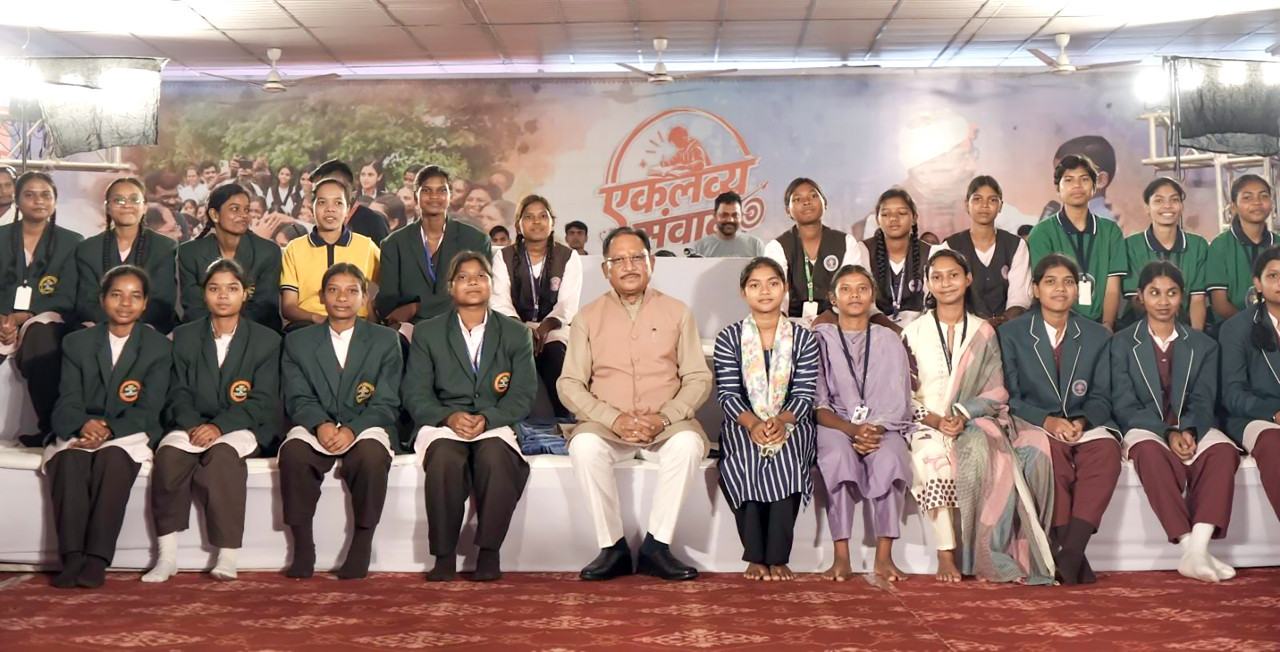 मुख्यमंत्री श्री विष्णु देव साय ने एकलव्य के विद्यार्थियों का बढ़ाया उत्साह