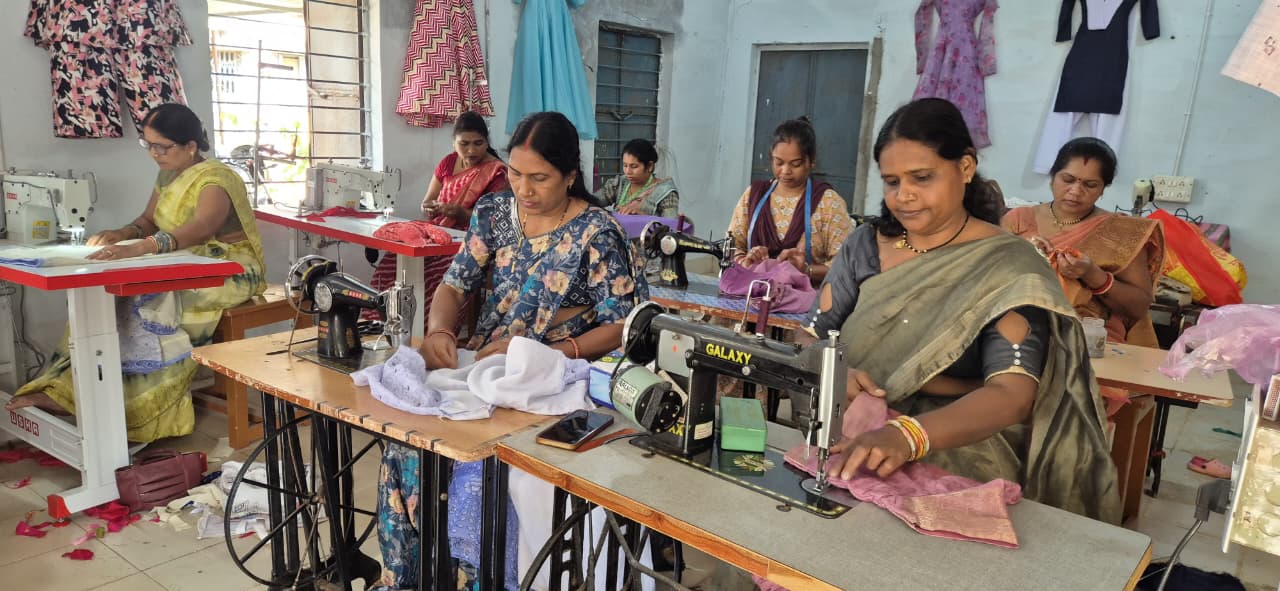 उड़ान महिला सिलाई एवं फैशन बुटीक समूह बना आत्मनिर्भरता की नई पहचान