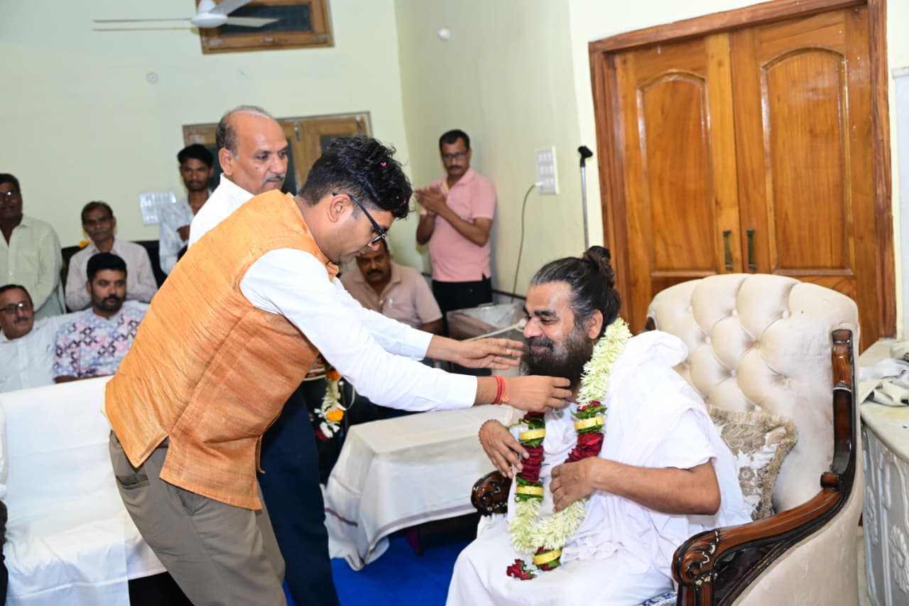 गुरु पूर्णिमा पर आचार्य गादी सद्गुरु कबीर धाम पहुंचे वित्त मंत्री श्री ओपी चौधरी