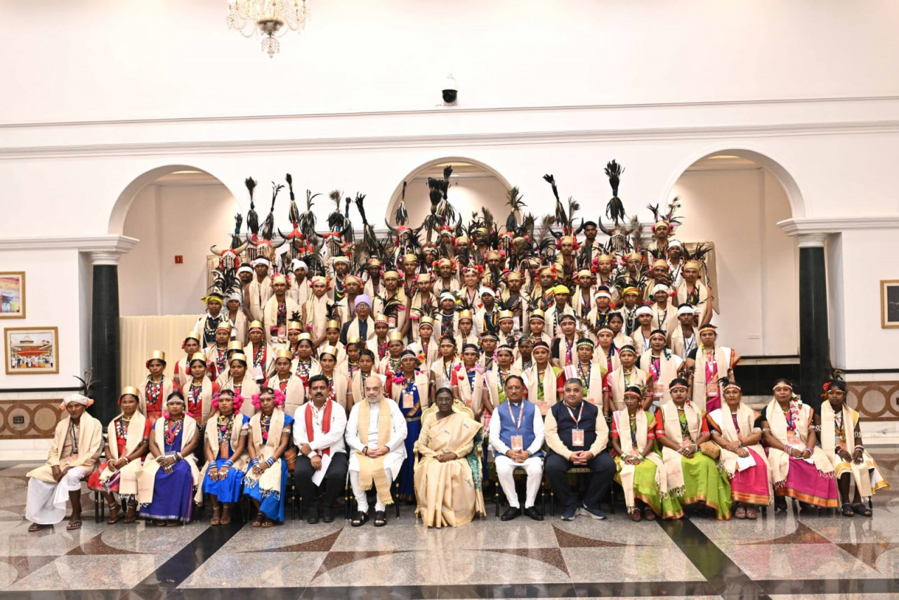 राष्ट्रपति भवन के विशेष अतिथि बने बस्तर के मांझी-चालकी : बस्तर पंडुम-2026 के विजेताओं और जनजातीय प्रतिनिधियों का हुआ विशेष सम्मान राष्ट्रपति भवन के विशेष अतिथि बने बस्तर के मांझी-चालकी : बस्तर पंडुम-2026 के विजेताओं और जनजातीय प्रतिनिधियों का हुआ विशेष सम्मान