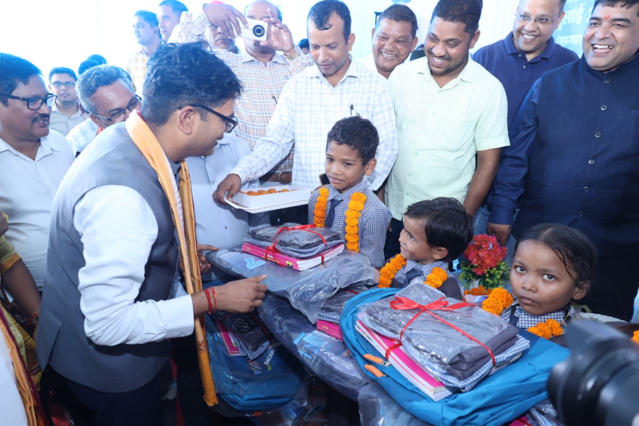 शिक्षा जीवन बदलने की सबसे बड़ी ताकत: वित्त मंत्री श्री ओपी चौधरी शिक्षा जीवन बदलने की सबसे बड़ी ताकत: वित्त मंत्री श्री ओपी चौधरी