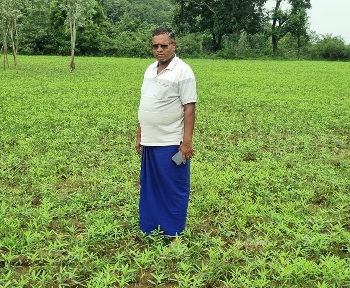 धान से आगे बढ़कर सन की खेती अपनाने वाले किसान सुखदेव सिदार बने फसल विविधीकरण की मिसाल