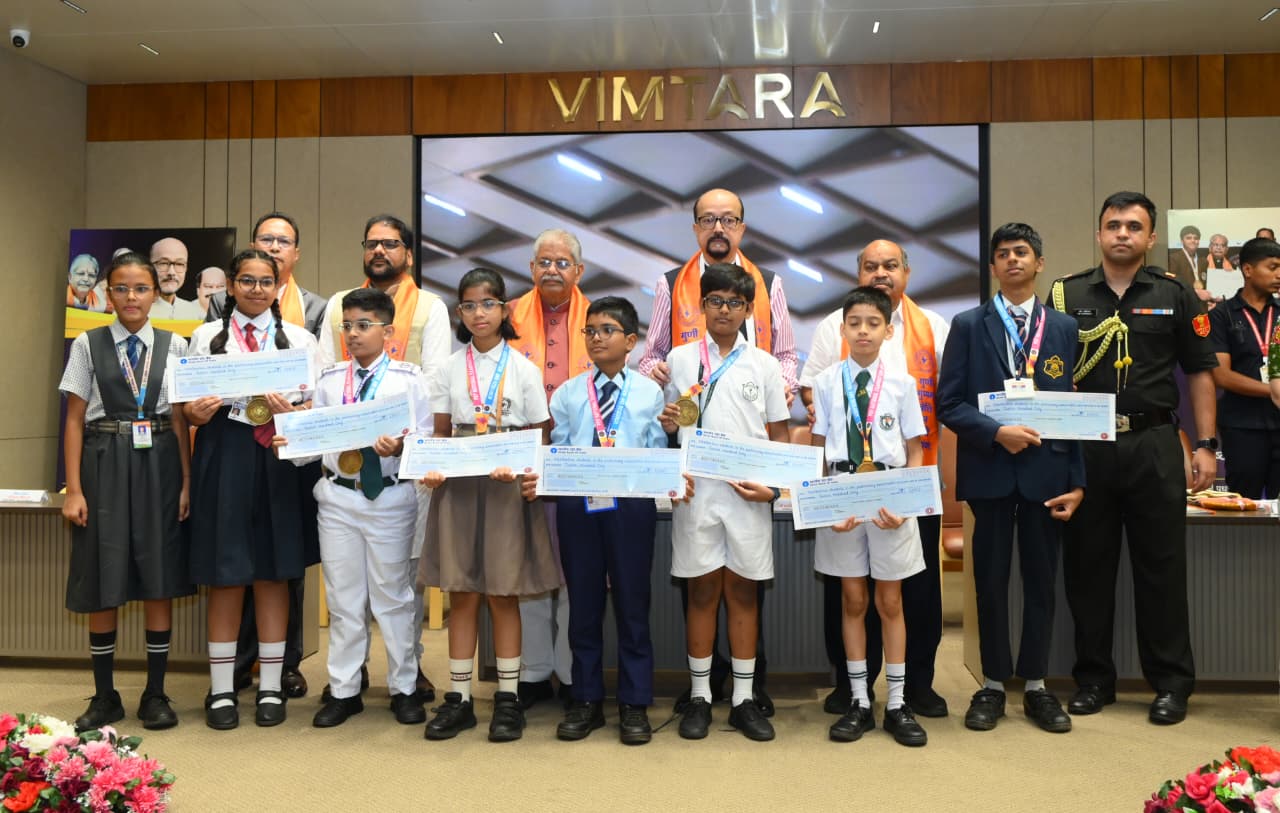 मोबाइल और डिजिटल एडिक्शन से बचें, मानव बुद्धि ही सर्वाेच्च है: राज्यपाल श्री डेका मोबाइल और डिजिटल एडिक्शन से बचें, मानव बुद्धि ही सर्वाेच्च है: राज्यपाल श्री डेका