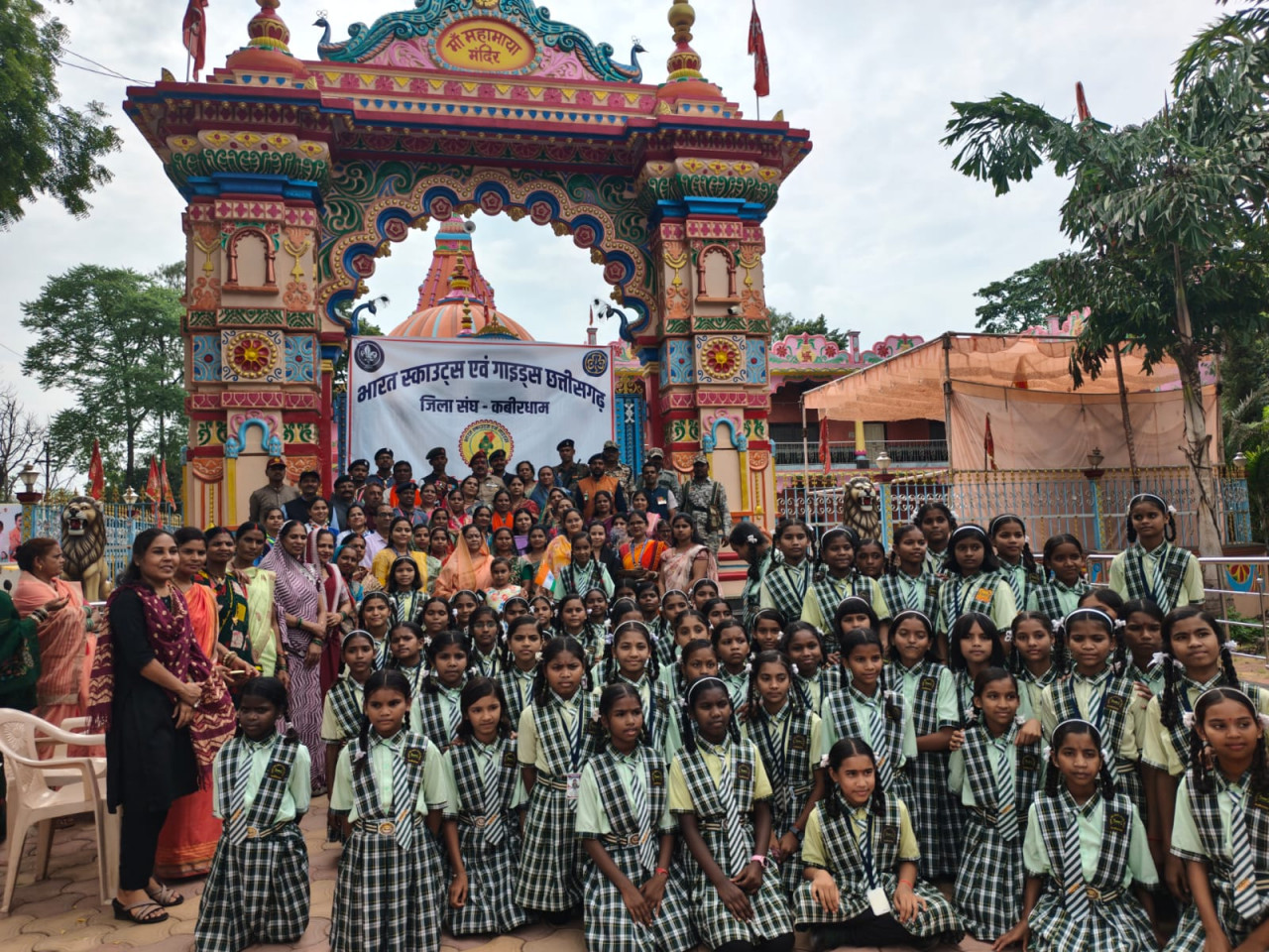 राखी के धागों के साथ सीमा पर सैनिकों तक पहुंचेंगी कवर्धा की बहनों की शुभकामनाएं