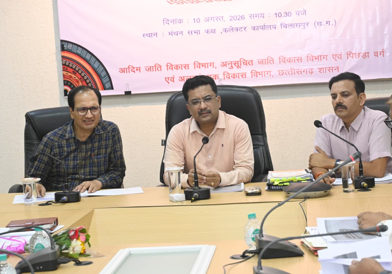 प्रमुख सचिव श्री सोनमणि बोरा ने ली विभागीय योजनाओं की समीक्षा बैठक