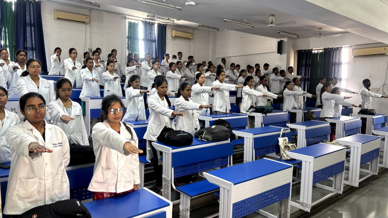 शासकीय दंत चिकित्सा महाविद्यालय, रायपुर में ‘नशा मुक्त भारत अभियान’ के तहत शपथ ग्रहण कार्यक्रम आयोजित