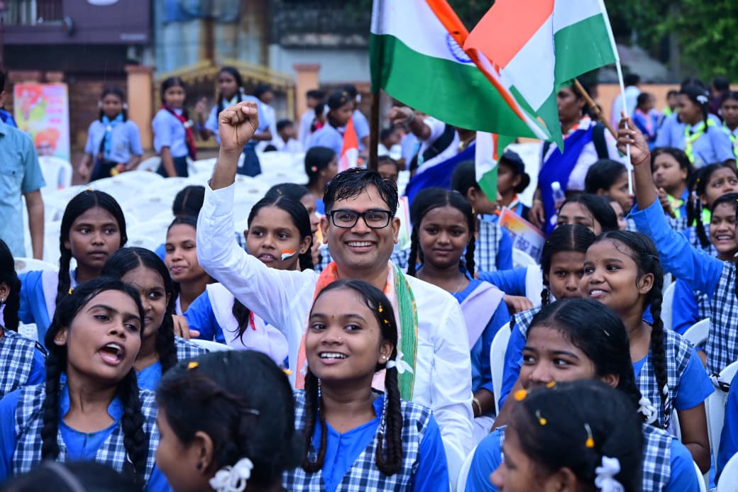 करीब 200 फीट लंबे तिरंगे के साथ उमड़ा जनसैलाब, वित्त मंत्री श्री ओ.पी. चौधरी हुए शामिल