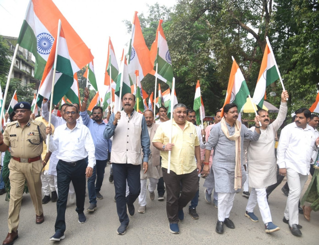 शान से लहराया तिरंगा, देशभक्ति के रंग में रंगा शहर अम्बिकापुर शान से लहराया तिरंगा, देशभक्ति के रंग में रंगा शहर अम्बिकापुर