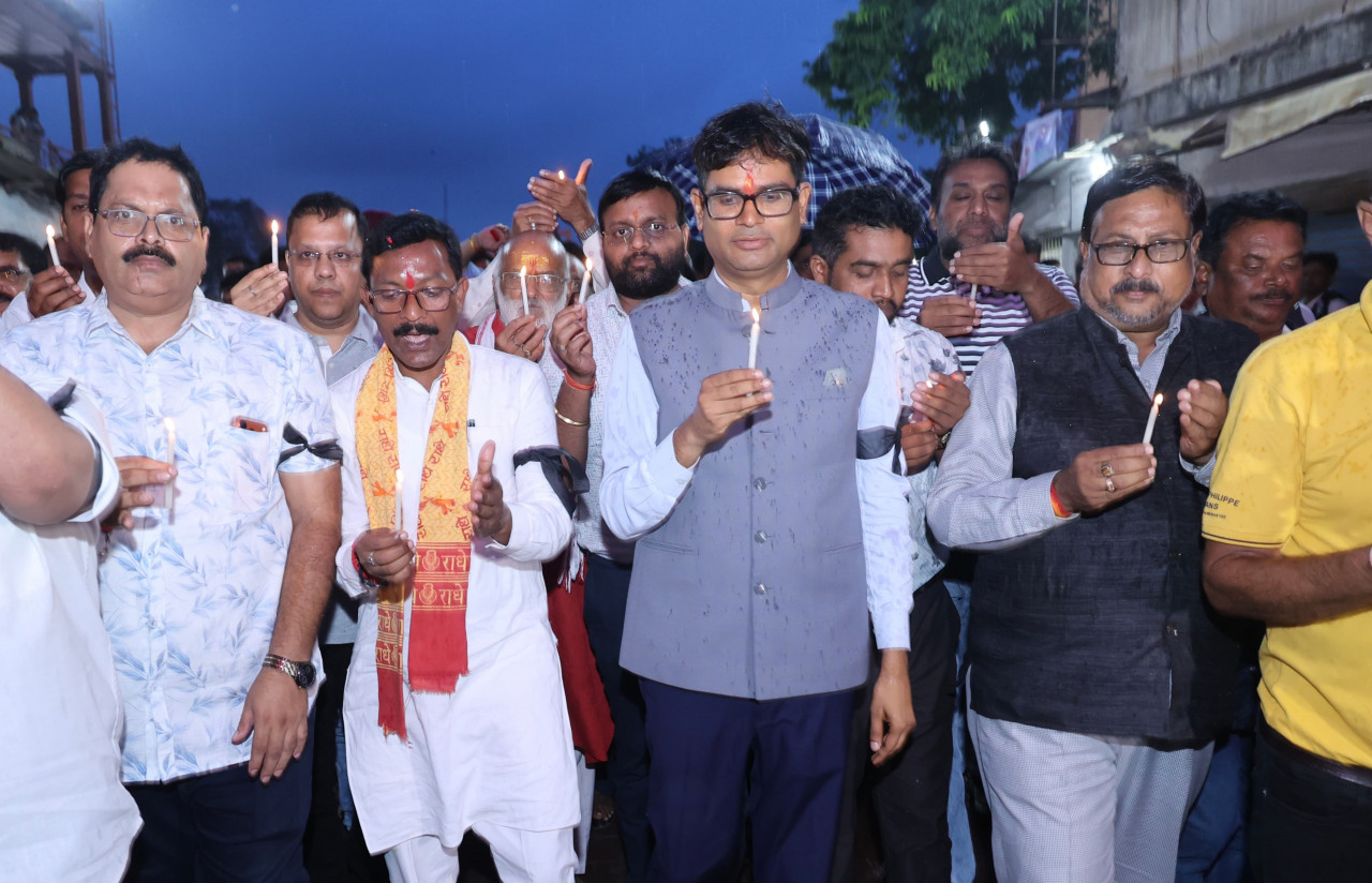 वित्त मंत्री श्री ओ.पी. चौधरी की अगुवाई में विभाजन विभीषिका स्मरण दिवस पर कैंडल मार्च