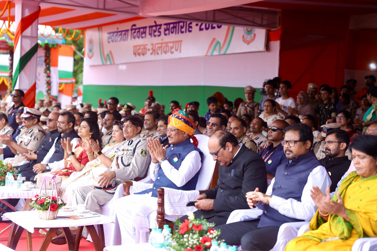 स्वतंत्रता दिवस समारोह: शालेय विद्यार्थियों की सांस्कृतिक प्रस्तुतियों ने बांधा समां