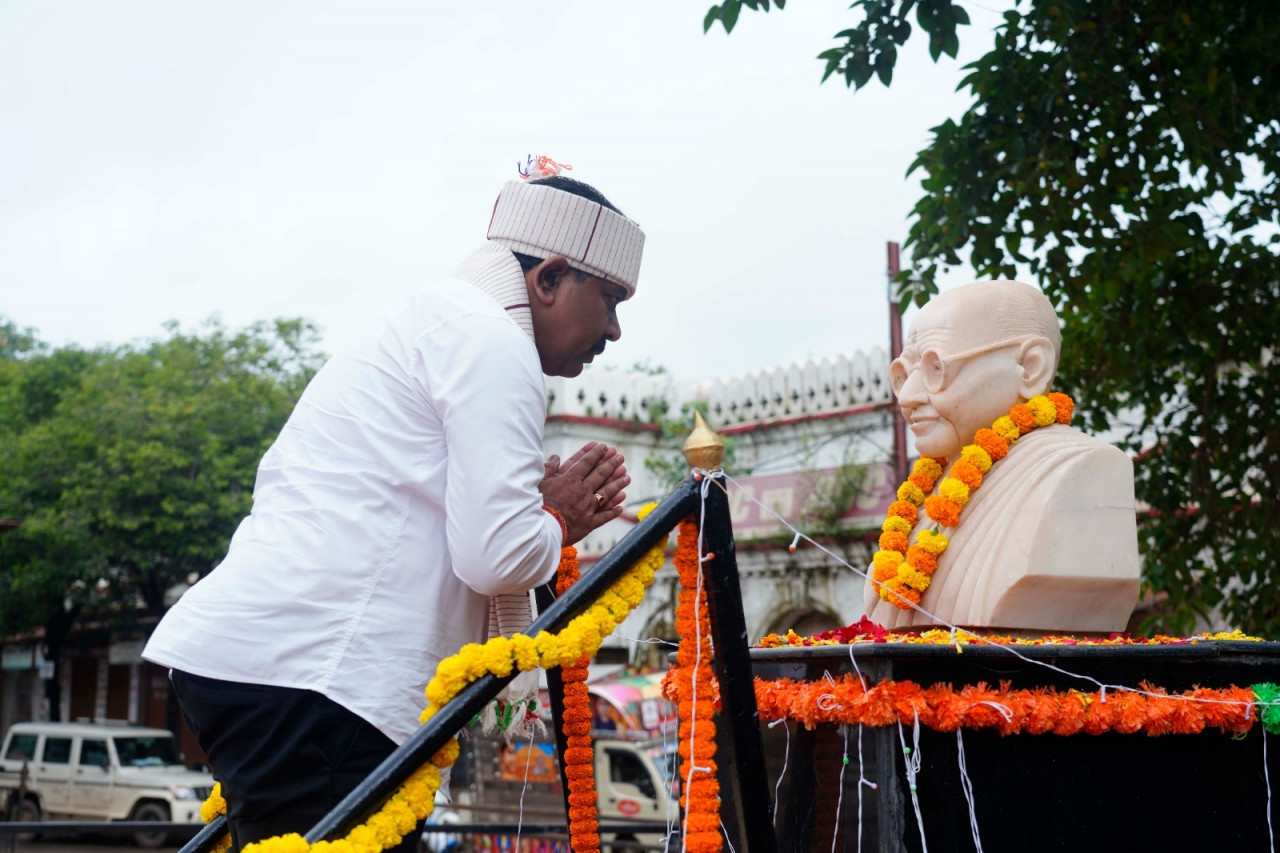 शहीद स्मारक में उप मुख्यमंत्री श्री विजय शर्मा ने दी श्रद्धांजलि शहीद स्मारक में उप मुख्यमंत्री श्री विजय शर्मा ने दी श्रद्धांजलि