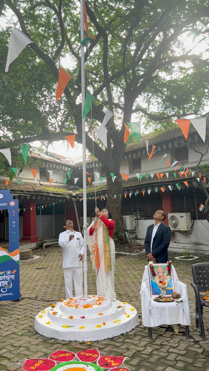 स्वतंत्रता दिवस पर महिला आयोग अध्यक्ष डॉ. ममता साहू ने किया ध्वजारोहण, विद्यार्थियों को किया प्रेरित