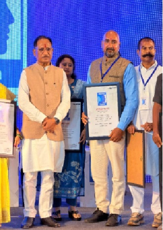 एमबीए कर मोहन चंद्राकर ने खेती को बनाया मॉडल प्राकृतिक एवं जैविक खेती को दे रहें हैं बढ़ावा